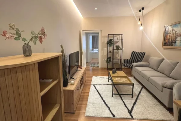 Shtepi me qera Apartament ne Tirane, 2+1, Mobilimi E mobiluar, Pagesa 1,200  Euro.