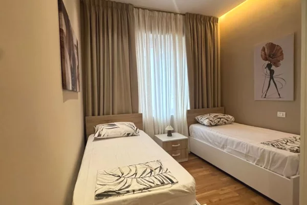 Shtepi me qera Apartament ne Tirane, 2+1, Mobilimi E mobiluar, Pagesa 1,200  Euro.