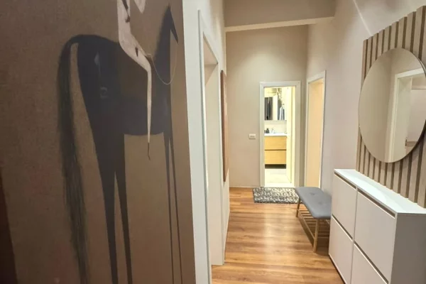 Shtepi me qera Apartament ne Tirane, 2+1, Mobilimi E mobiluar, Pagesa 1,200  Euro.