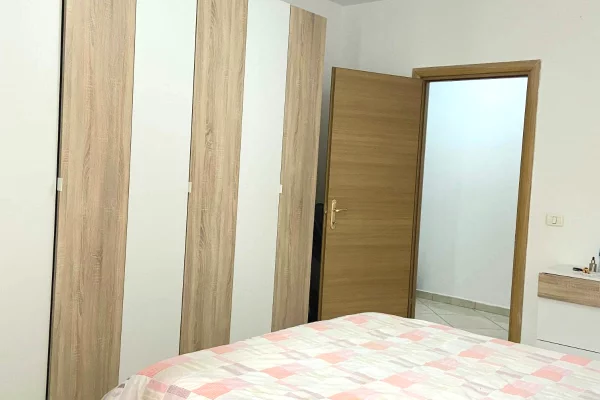 Shtepi me qera Apartament ne Tirane, 1+1, Mobilimi E mobiluar, Pagesa 400  Euro.