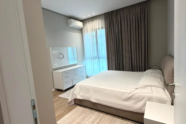 Shtepi me qera Apartament ne Tirane, 2+1, Mobilimi E mobiluar, Pagesa 1,300  Euro.