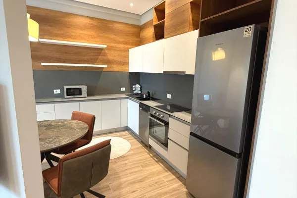Shtepi me qera Apartament ne Tirane, 2+1, Mobilimi E mobiluar, Pagesa 1,300  Euro.