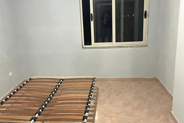 Shtepi me qera Apartament ne Tirane, 1+1, Mobilimi Bosh, pa mobiluar, Pagesa 30,000  Leke.