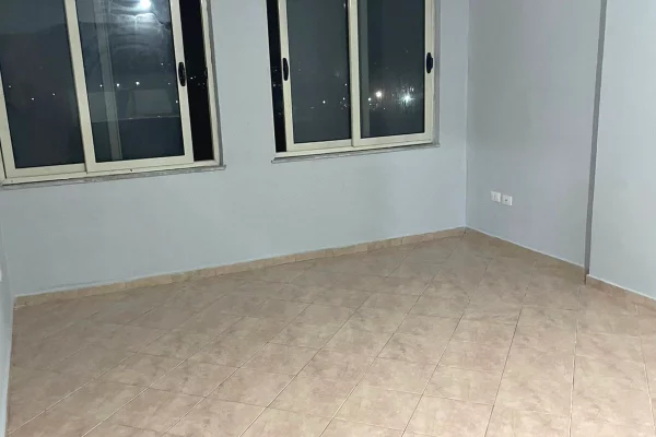 Shtepi me qera Apartament ne Tirane, 1+1, Mobilimi Bosh, pa mobiluar, Pagesa 30,000  Leke.