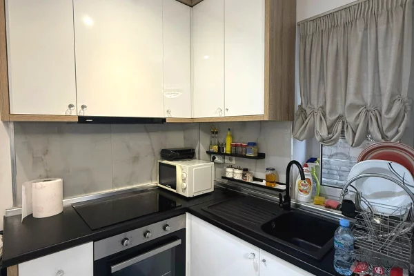 Shtepi ne shitje Apartament ne Tirane, Garsoniere, Mobilimi E mobiluar, Pagesa 84,000  Euro.
