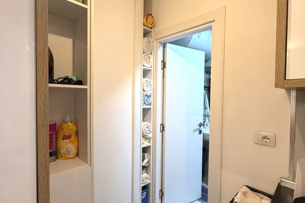 Shtepi ne shitje Apartament ne Tirane, Garsoniere, Mobilimi E mobiluar, Pagesa 84,000  Euro.