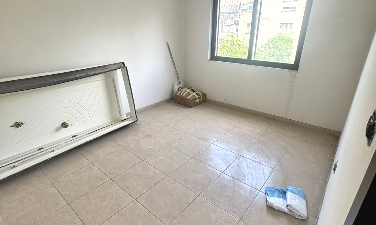 Shtepi ne shitje Apartament ne Tirane, 2+1, Mobilimi Bosh, pa mobiluar, Pagesa 155,000  Euro.