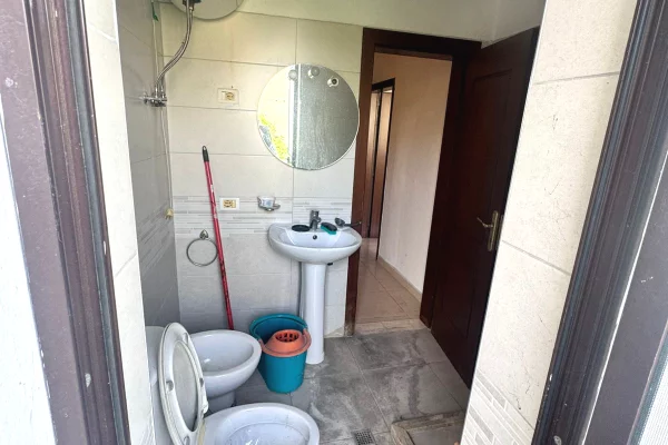 Shtepi ne shitje Apartament ne Tirane, 2+1, Mobilimi Bosh, pa mobiluar, Pagesa 155,000  Euro.