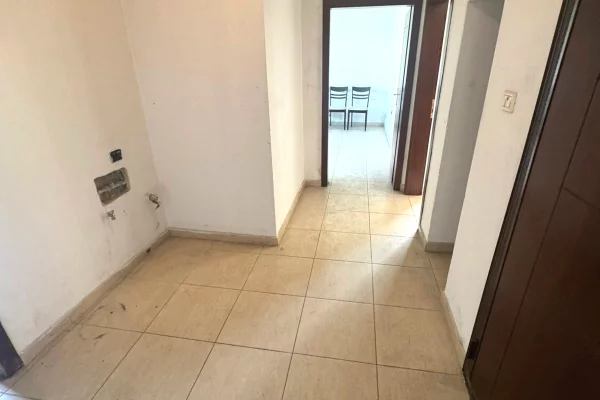 Shtepi ne shitje Apartament ne Tirane, 2+1, Mobilimi Bosh, pa mobiluar, Pagesa 155,000  Euro.