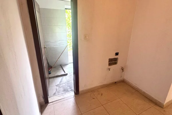Shtepi ne shitje Apartament ne Tirane, 2+1, Mobilimi Bosh, pa mobiluar, Pagesa 155,000  Euro.