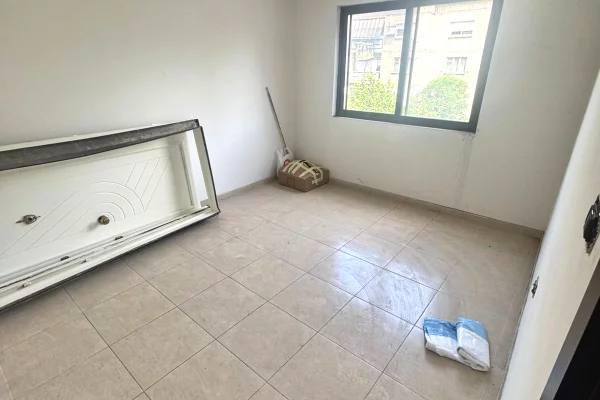 Shitet Apartament 2+1 + aneks + ballkone 📍 Rruga Irfan Tomini, pranë Union Bank
