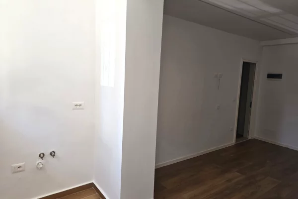 Apartment for sale in Tirana Garsoniere, Emty