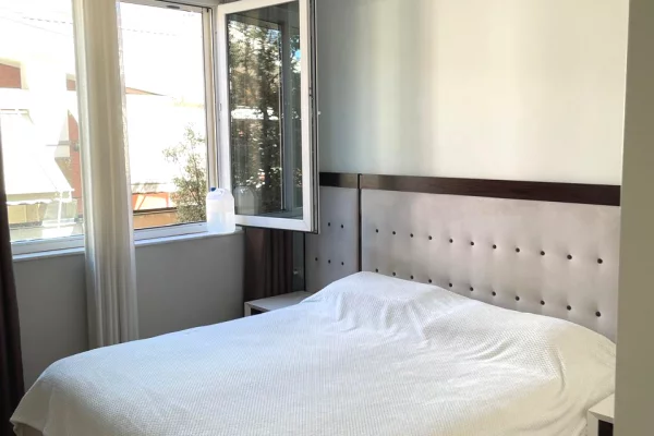 Shtepi ne shitje Apartament ne Tirane, 3+1, Mobilimi E mobiluar, Pagesa 300,000  Euro.