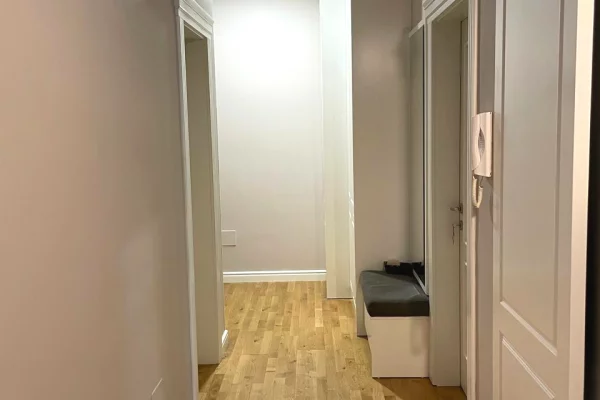 Shtepi ne shitje Apartament ne Tirane, 3+1, Mobilimi E mobiluar, Pagesa 300,000  Euro.