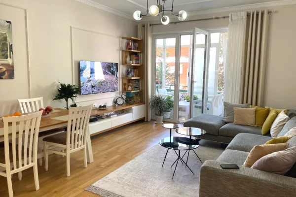 Apartament 3+1+2 per shitje te Liqeni i Thate
