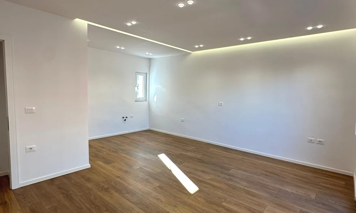 Shtepi ne shitje Apartament ne Tirane, 2+1, Mobilimi Bosh, pa mobiluar, Pagesa 193,000  Euro.