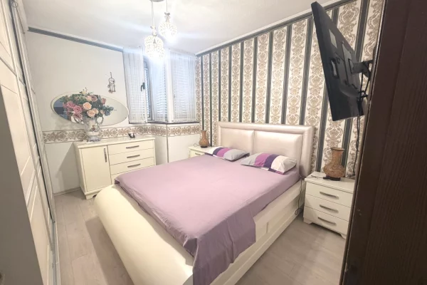 Shtepi me qera Apartament ne Tirane, 2+1, Mobilimi E mobiluar, Pagesa 800  Euro.