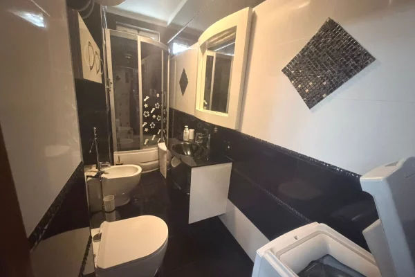 Shtepi me qera Apartament ne Tirane, 2+1, Mobilimi E mobiluar, Pagesa 800  Euro.