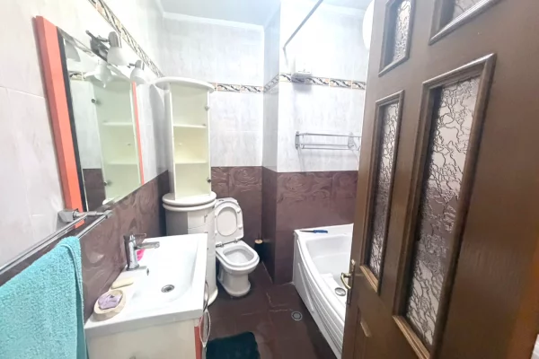 Shtepi me qera Apartament ne Tirane, 2+1, Mobilimi E mobiluar, Pagesa 800  Euro.