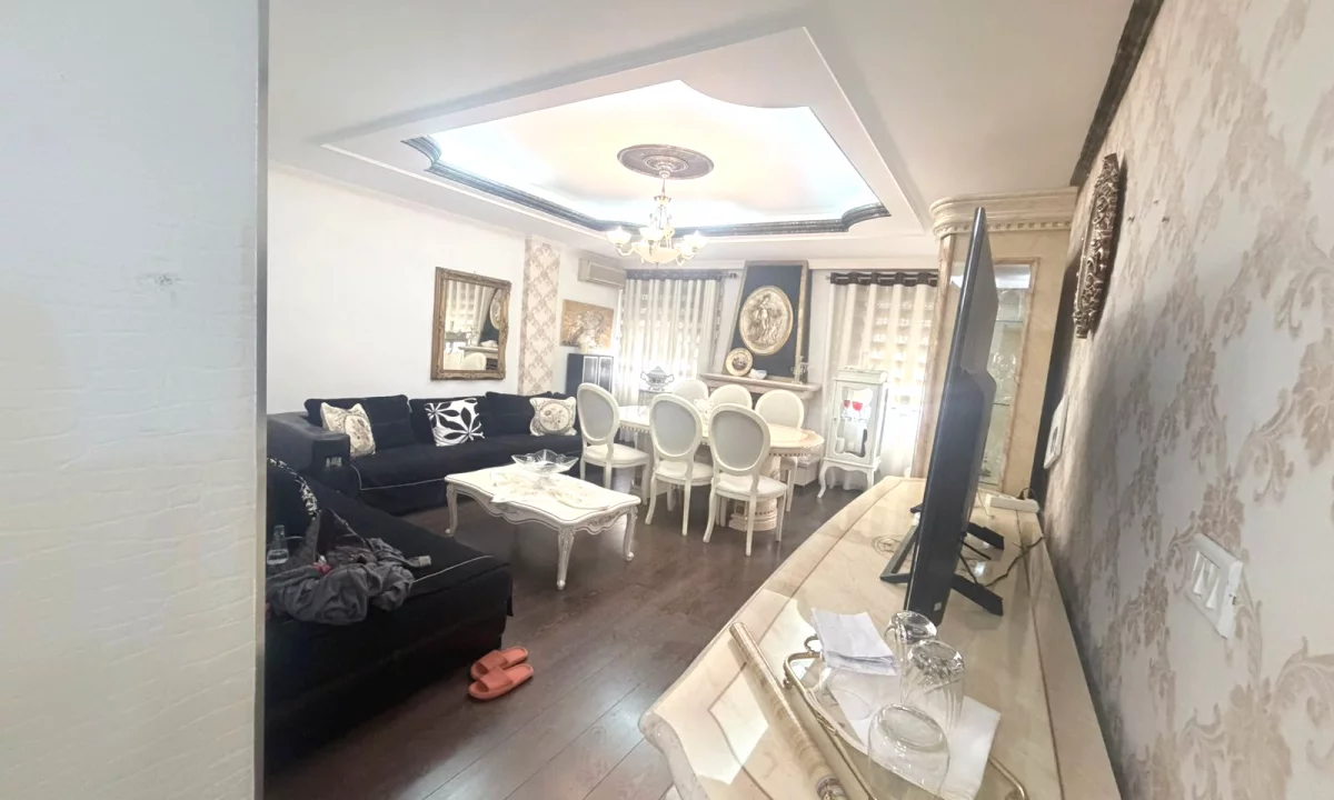 Shtepi me qera Apartament ne Tirane, 2+1, Mobilimi E mobiluar, Pagesa 800  Euro.