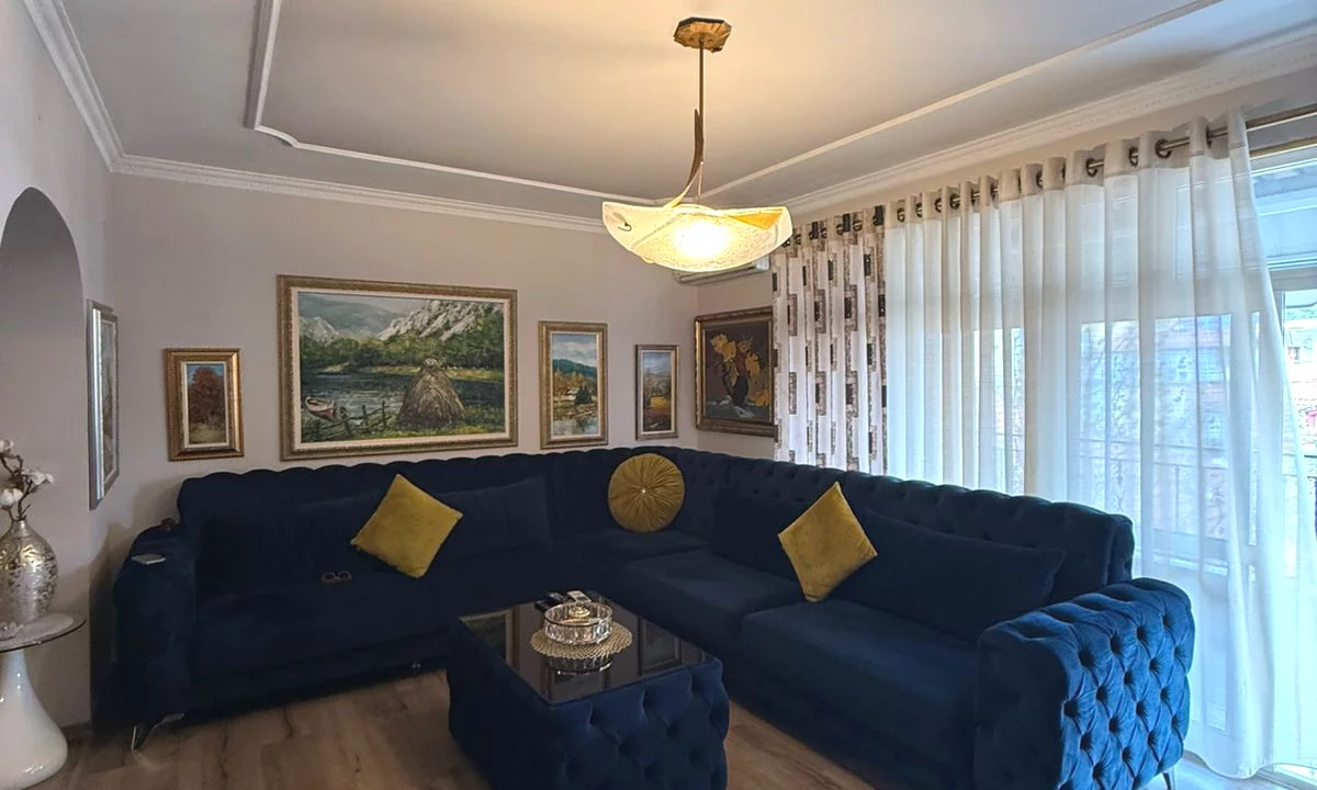 Shtepi ne shitje Apartament ne Tirane, 2+1, Mobilimi E mobiluar, Pagesa 212,000  Euro.