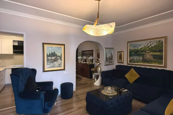 Shtepi ne shitje Apartament ne Tirane, 2+1, Mobilimi E mobiluar, Pagesa 212,000  Euro.