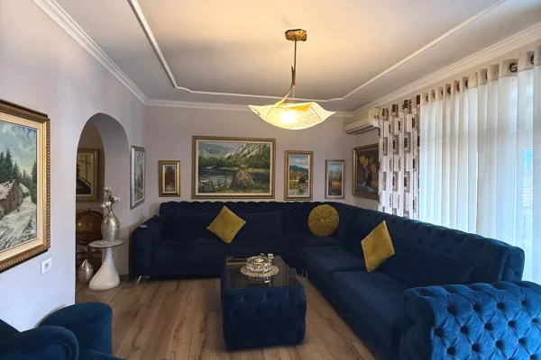 Shtepi ne shitje Apartament ne Tirane, 2+1, Mobilimi E mobiluar, Pagesa 212,000  Euro.