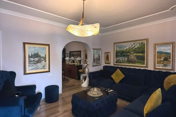 Shtepi ne shitje Apartament ne Tirane, 2+1, Mobilimi E mobiluar, Pagesa 212,000  Euro.