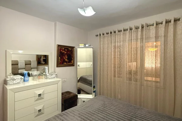 Shtepi ne shitje Apartament ne Tirane, 2+1, Mobilimi E mobiluar, Pagesa 212,000  Euro.