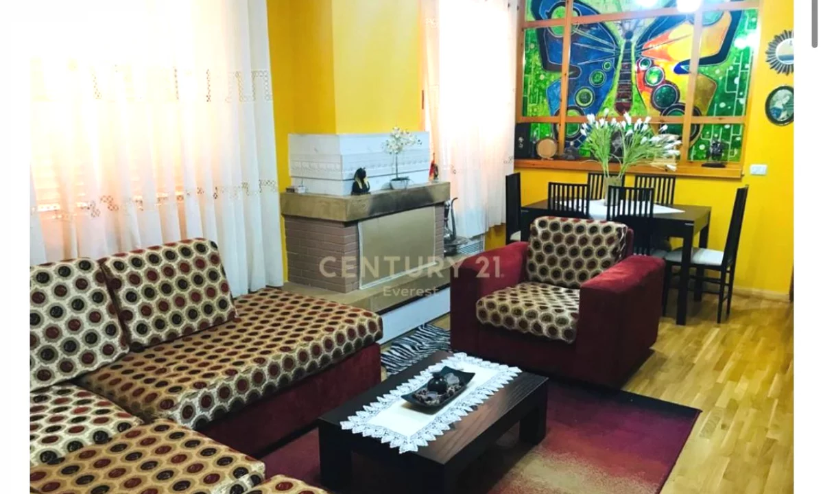 Shtepi me qera Apartament ne Tirane, 3+1, Mobilimi E mobiluar, Pagesa 800  Euro.