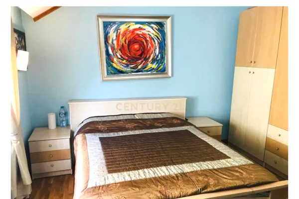 Shtepi me qera Apartament ne Tirane, 3+1, Mobilimi E mobiluar, Pagesa 800  Euro.
