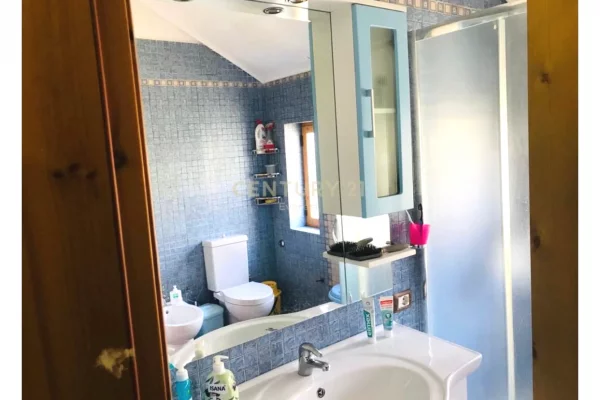 Shtepi me qera Apartament ne Tirane, 3+1, Mobilimi E mobiluar, Pagesa 800  Euro.