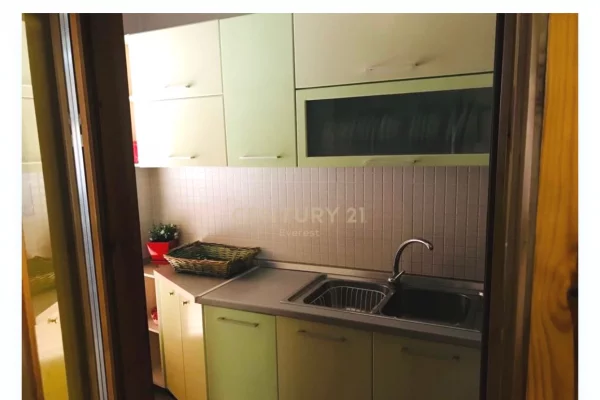 Shtepi me qera Apartament ne Tirane, 3+1, Mobilimi E mobiluar, Pagesa 800  Euro.