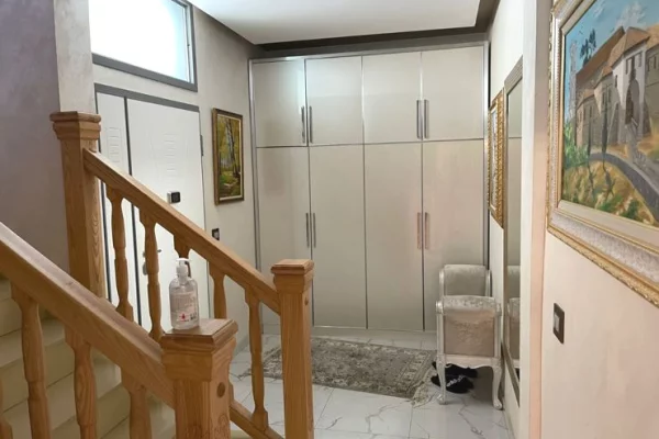 Shtepi me qera Apartament ne Tirane, 3+1, Mobilimi E mobiluar, Pagesa 800  Euro.