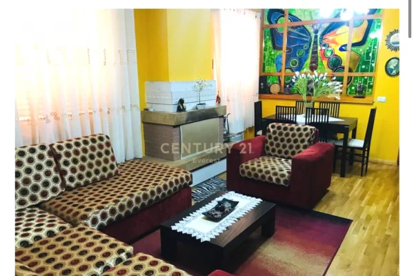 Shtepi me qera Apartament ne Tirane, 3+1, Mobilimi E mobiluar, Pagesa 800  Euro.