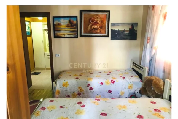Shtepi me qera Apartament ne Tirane, 3+1, Mobilimi E mobiluar, Pagesa 800  Euro.