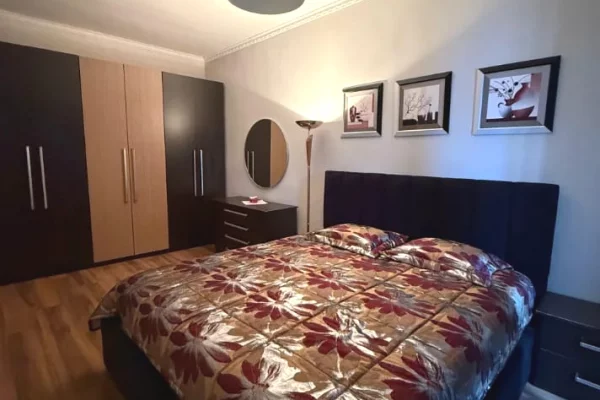 Shtepi me qera Apartament ne Tirane, 2+1, Mobilimi E mobiluar, Pagesa 65,000  Leke.