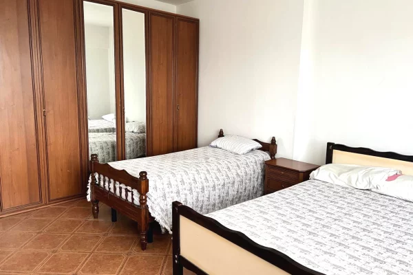 Shtepi me qera Apartament ne Tirane, 2+1, Mobilimi E mobiluar, Pagesa 63,000  Leke.