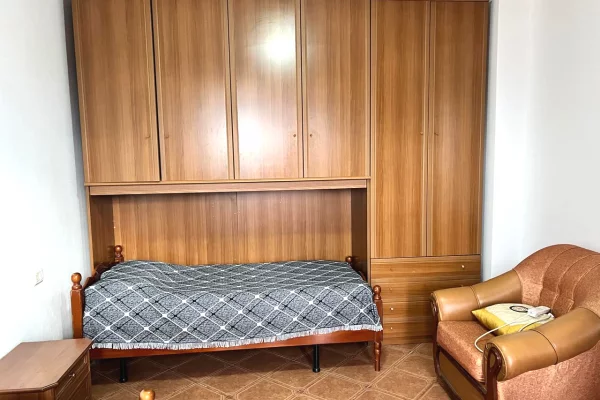 Shtepi me qera Apartament ne Tirane, 2+1, Mobilimi E mobiluar, Pagesa 63,000  Leke.