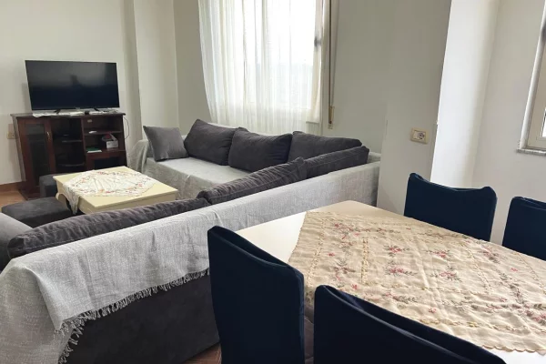 Shtepi me qera Apartament ne Tirane, 2+1, Mobilimi E mobiluar, Pagesa 63,000  Leke.