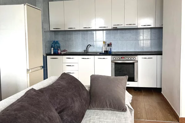 Shtepi me qera Apartament ne Tirane, 2+1, Mobilimi E mobiluar, Pagesa 63,000  Leke.