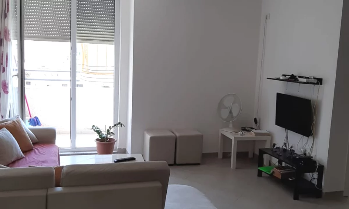 Shtepi me qera Apartament ne Tirane, 2+1, Mobilimi E mobiluar, Pagesa 52,000  Leke.