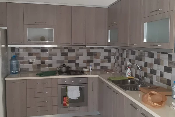 Shtepi me qera Apartament ne Tirane, 2+1, Mobilimi E mobiluar, Pagesa 52,000  Leke.