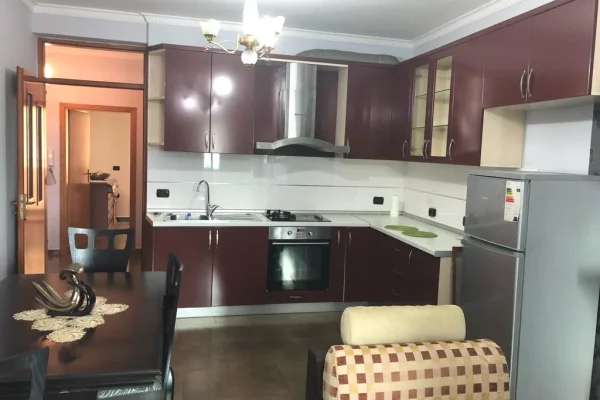 Shtepi me qera Apartament ne Tirane, 2+1, Mobilimi E mobiluar, Pagesa 65,000  Leke.
