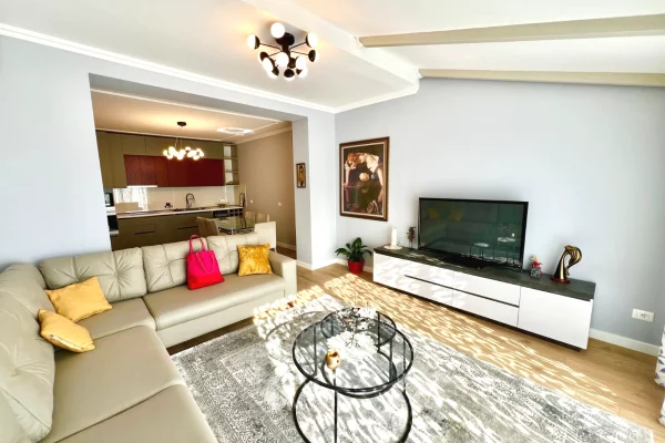 Shtepi me qera 2+1 ne Tirane - 1,000 Euro