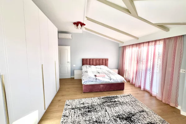 Shtepi me qera Apartament ne Tirane, 2+1, Mobilimi E mobiluar, Pagesa 1,000  Euro.