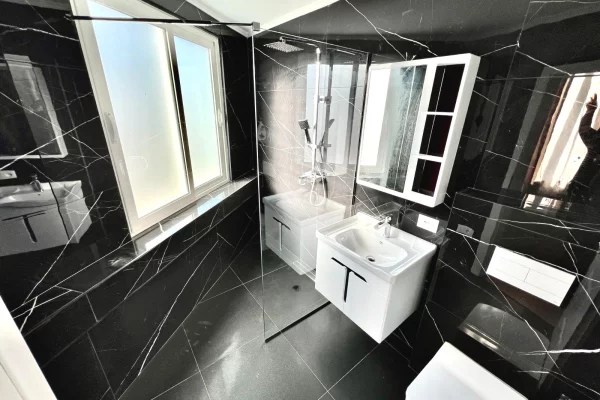 Shtepi me qera Apartament ne Tirane, 2+1, Mobilimi E mobiluar, Pagesa 1,000  Euro.