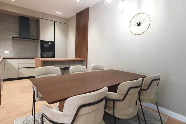 Shtepi me qera Apartament ne Tirane, 2+1, Mobilimi E mobiluar, Pagesa 1,200  Euro.