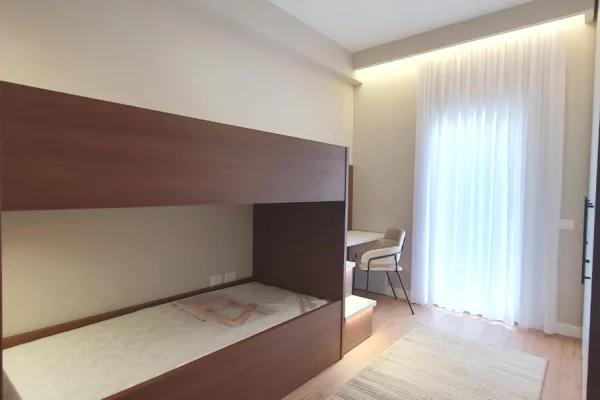 Shtepi me qera Apartament ne Tirane, 2+1, Mobilimi E mobiluar, Pagesa 1,200  Euro.