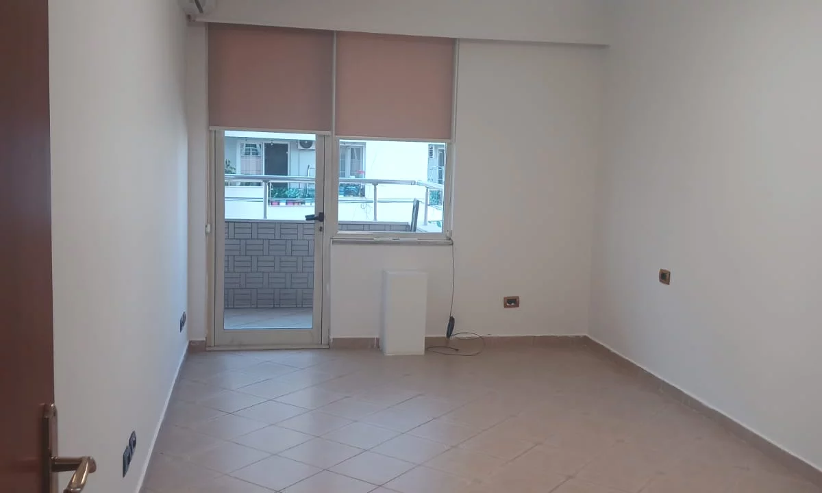 Jepet me qera apartament 1+1 bosh per zyra ne Myslym Shyri